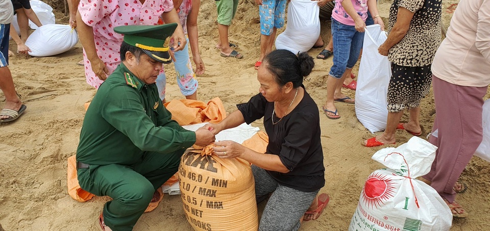 Khẩn cấp gia cố hơn 4km đê biển hư hỏng nặng - 4 Khẩn cấp gia cố hơn 4km đê biển hư hỏng nặng - 4