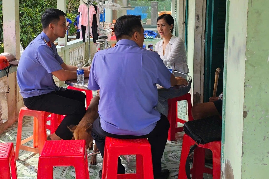 Vụ nữ sinh bị cán tử vong ở Vĩnh Long: VKSND Tối cao làm việc với gia đình - 1 Vụ nữ sinh bị cán tử vong ở Vĩnh Long: VKSND Tối cao làm việc với gia đình - 1
