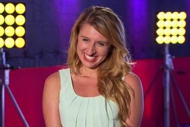 Cô gái bịt mắt hôn 10 chàng trai khác nhau để tìm tình yêu lý tưởng