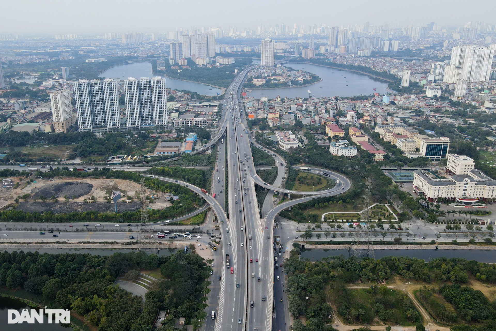 Phát hiện thêm nhiều vạch xương cá ở Hà Nội gây bức xúc người đi đường - 5 Phát hiện thêm nhiều vạch xương cá ở Hà Nội gây bức xúc người đi đường - 5