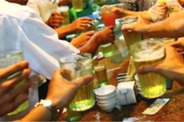 Giá bia, rượu tăng cao dịp Tết nguyên đán