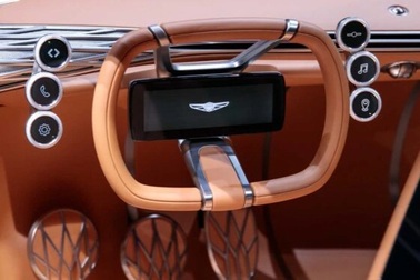 Cuộc đua công nghệ "độc lạ" của các hãng xe