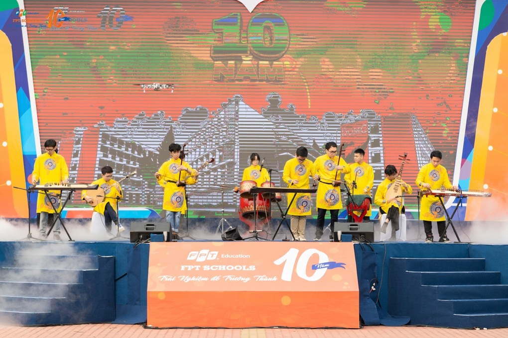 Gần 800 giáo viên, học sinh sân khấu hóa hành trình phát triển của FPT School - 2 Gần 800 giáo viên, học sinh sân khấu hóa hành trình phát triển của FPT School - 2