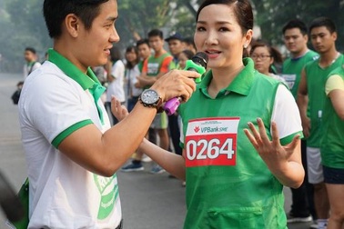 MC Nguyên Khang và Hoa hậu Giáng My hào hứng tham gia giải chạy vì cộng đồng