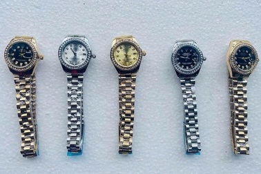 450 đồng hồ Rolex giả bị thu giữ