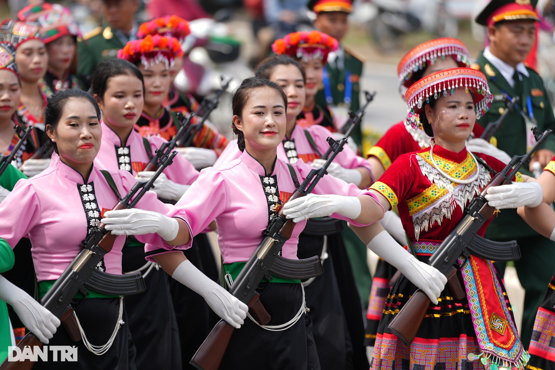 Hình ảnh ấn tượng Lễ diễu binh kỷ niệm 70 năm Chiến thắng Điện Biên Phủ - 18 Hình ảnh ấn tượng Lễ diễu binh kỷ niệm 70 năm Chiến thắng Điện Biên Phủ - 18
