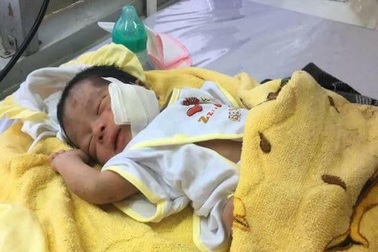 Cứu sống kịp thời bé trai bị chôn dưới đất