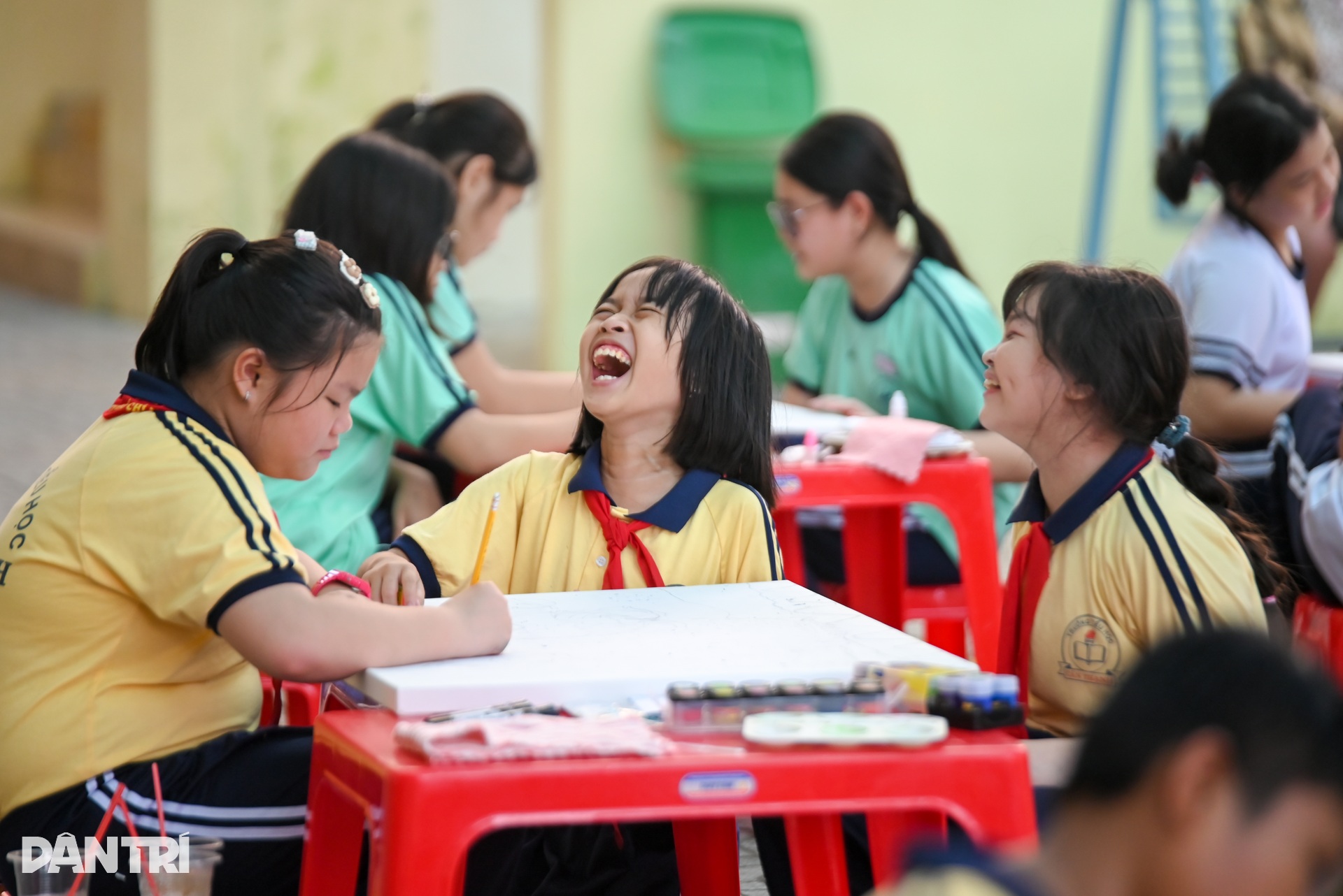 Gần 200 họa sĩ nhí khoe tài vẽ tranh chào Lễ hội Nghinh Ông Cần Giờ - 3