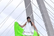 Thanh Hằng khóa bình luận sau màn tạo dáng lơ lửng trên cao gây tranh cãi