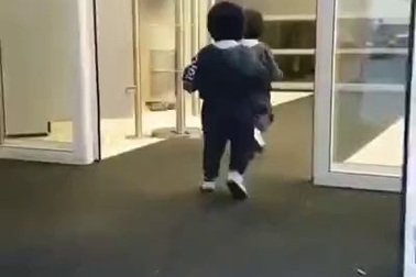 Clip thư giãn cuối tuần: Anh em sinh đôi