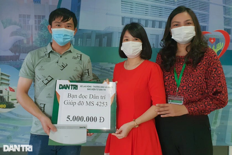 Hỗ trợ người vợ trẻ mất chồng trên đường về quê tránh dịch 5 triệu đồng - 1 Hỗ trợ người vợ trẻ mất chồng trên đường về quê tránh dịch 5 triệu đồng - 1