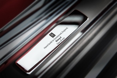 Rolls-Royce Phantom giá 83,8 tỉ đồng, Mercedes thu gọn danh mục sản phẩm