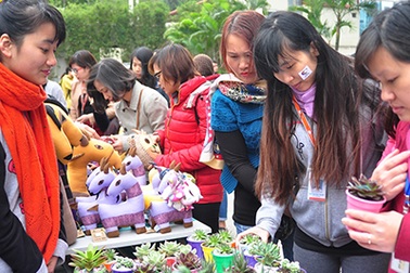 Bạn trẻ hiến máu, bán đồ handmade vì cộng đồng