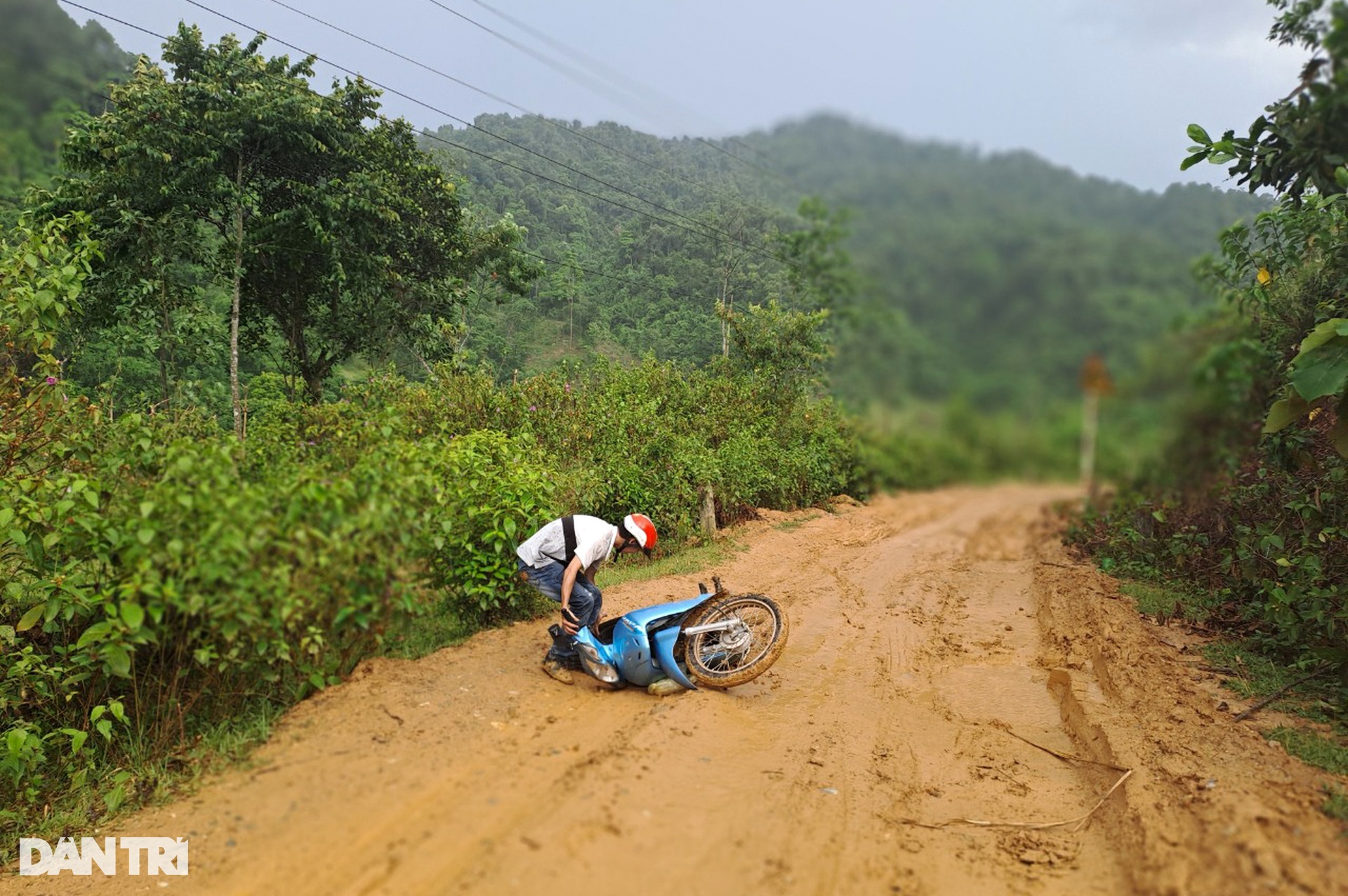 Đường độc đạo vào nơi ở của tộc người ngủ ngồi Đan Lai - 9 Đường độc đạo vào nơi ở của tộc người ngủ ngồi Đan Lai - 9