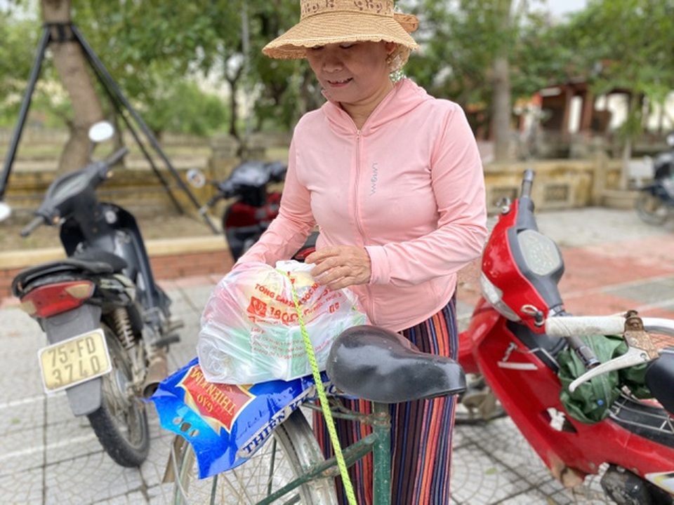 Nghĩa tình của bạn đọc Dân trí đến với người dân rốn lũ - 7 Nghĩa tình của bạn đọc Dân trí đến với người dân rốn lũ - 7