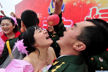 Cưới tập thể mừng ngày Quốc tế Phụ nữ 8/3