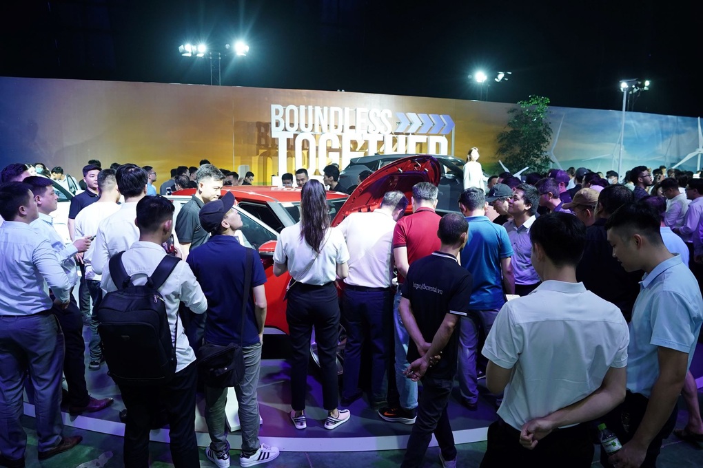 VF 5 Plus thu hút nhiều người trải nghiệm tại triển lãm VinFast - Vì tương lai xanh - 1 VF 5 Plus thu hút nhiều người trải nghiệm tại triển lãm VinFast - Vì tương lai xanh - 1