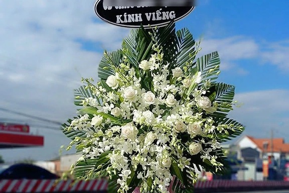 Hạn chế bia rượu ở đám cưới, tang lễ dùng vòng hoa chung