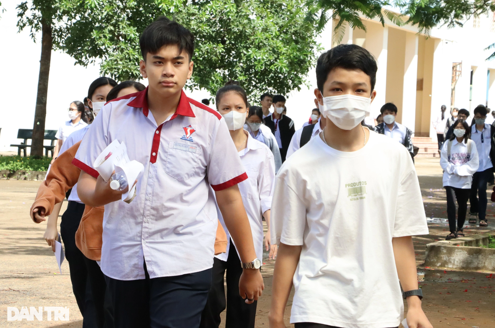 Thí sinh mừng rỡ khi chủ đề tình mẹ vào đề thi tuyển lớp 10 - 4 Thí sinh mừng rỡ khi chủ đề tình mẹ vào đề thi tuyển lớp 10 - 4
