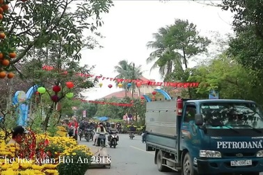 Chợ hoa xuân Hội An