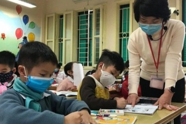 Tại sao học sinh lớp 1, 2 học online nhưng kiểm tra học kỳ trực tiếp?