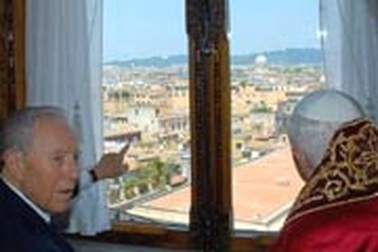 Giáo hoàng lần đầu tiên thăm chính thức nước ngoài 