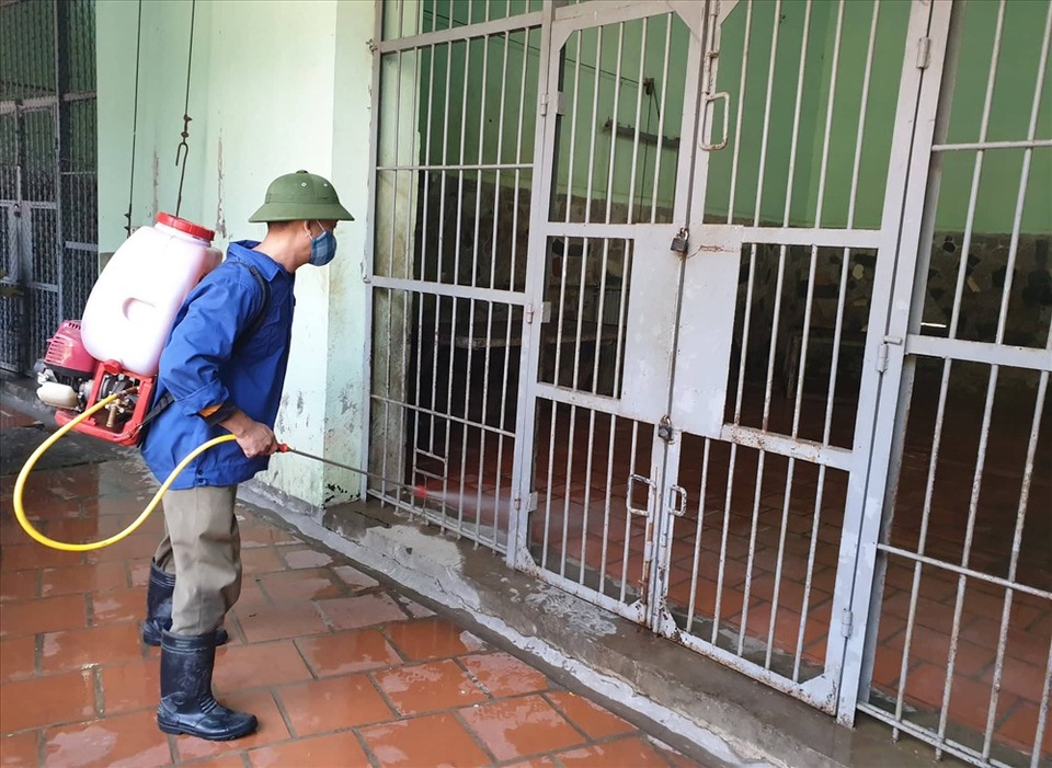 Cận cảnh công việc ngày Tết của những người ăn, ngủ với thú dữ - 4 Cận cảnh công việc ngày Tết của những người ăn, ngủ với thú dữ - 4