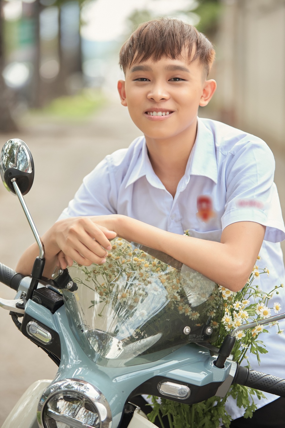 Hồ Văn Cường ra dáng thanh niên bên hai con gái nuôi của Phi Nhung - 9 Hồ Văn Cường ra dáng thanh niên bên hai con gái nuôi của Phi Nhung - 9