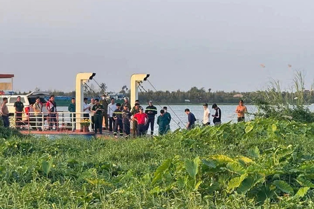 Tắm trên sông Tiền, 3 thanh niên bị nước cuốn mất tích - 1 Tắm trên sông Tiền, 3 thanh niên bị nước cuốn mất tích - 1