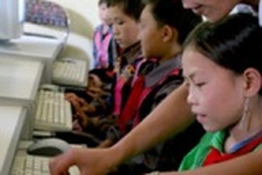 “Hàng vạn thầy cô giáo đang phải chấp nhận sự không công bằng”