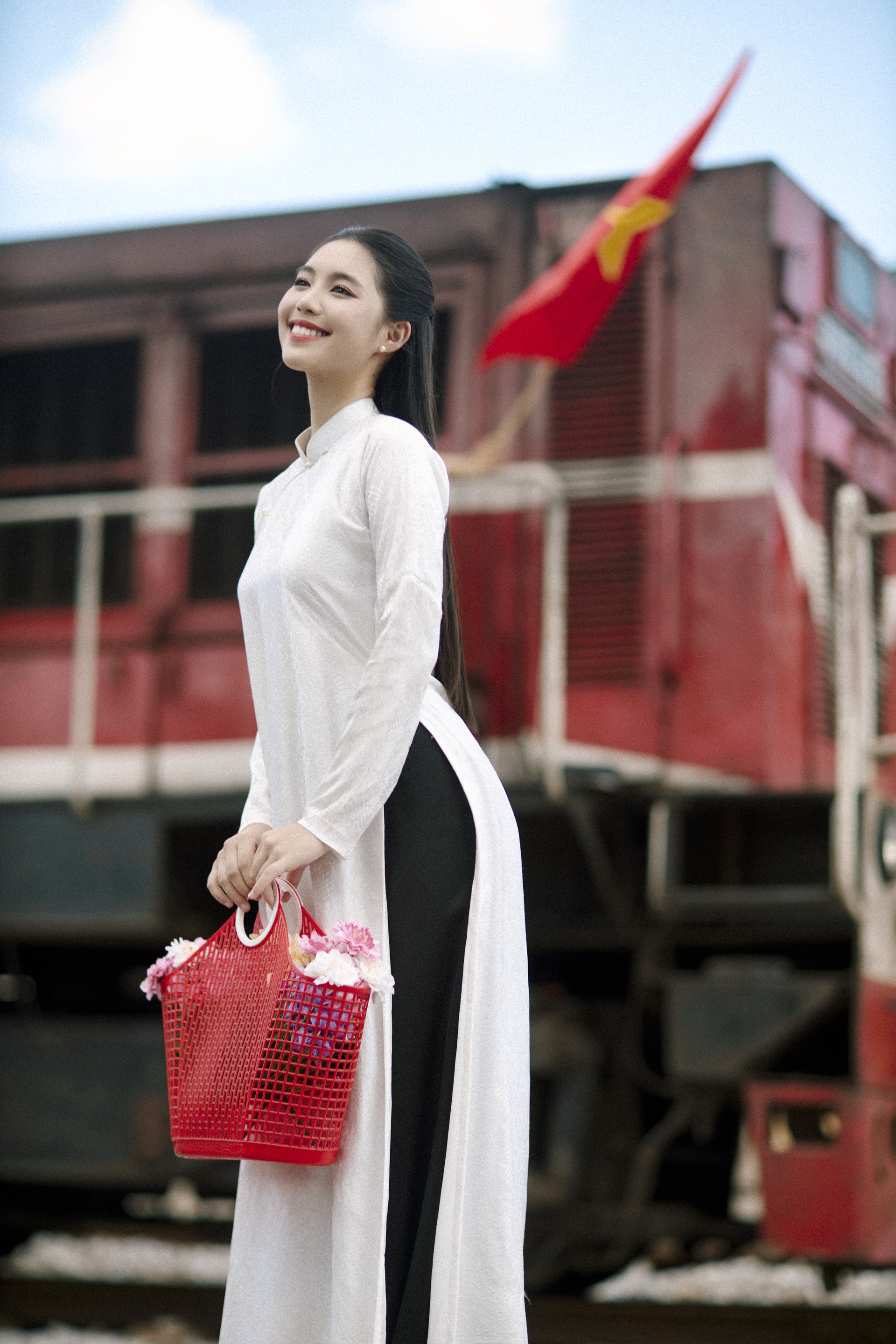 Thiếu úy cảnh vệ sánh vai cùng với top 3 Hoa hậu Việt Nam - 6 Thiếu úy cảnh vệ sánh vai cùng với top 3 Hoa hậu Việt Nam - 6