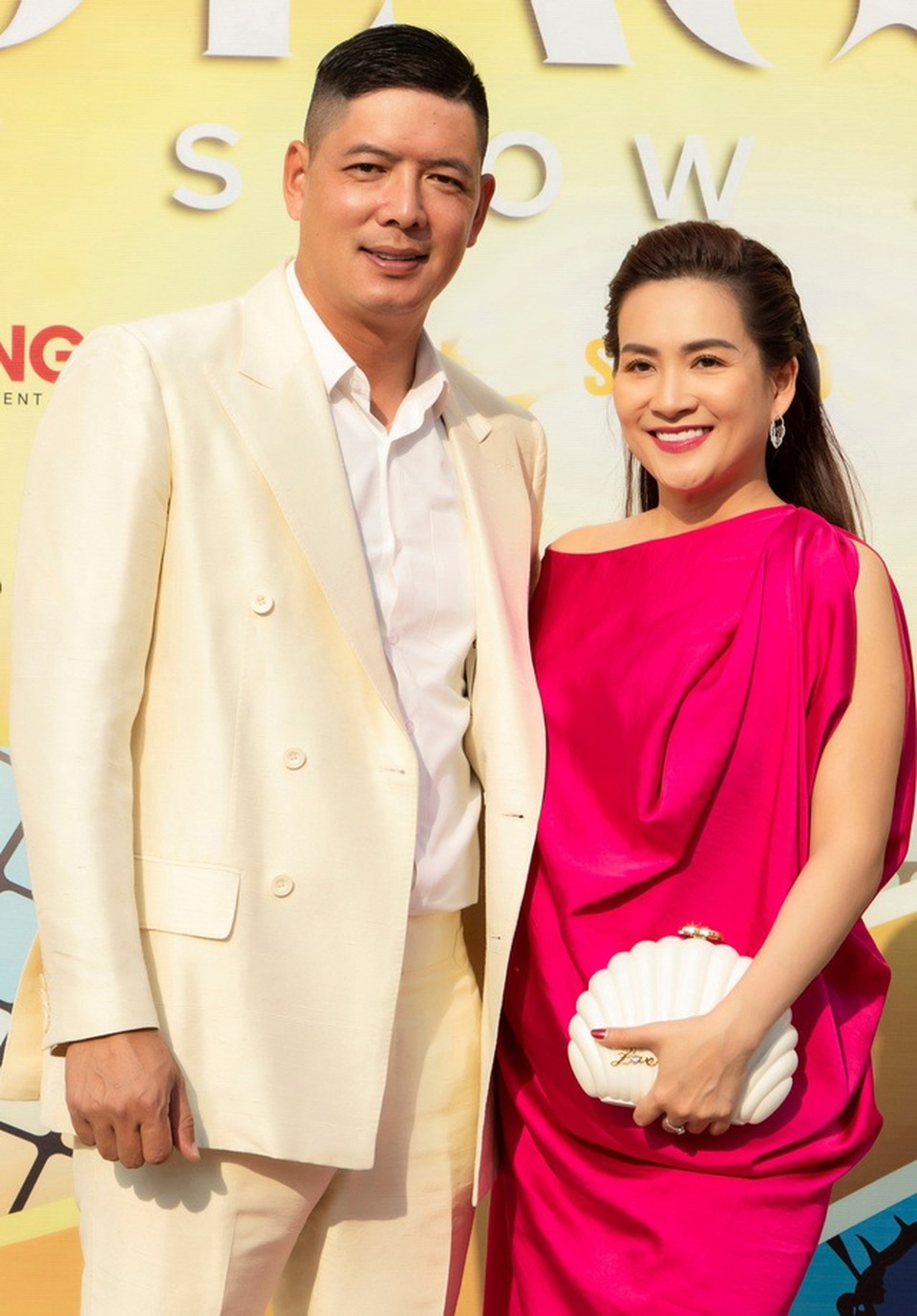 Diva Hồng Nhung tình tứ cùng người yêu ngoại quốc trên thảm đỏ - 7 Diva Hồng Nhung tình tứ cùng người yêu ngoại quốc trên thảm đỏ - 7