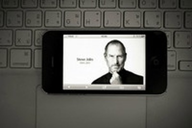 Steve Jobs vẫn làm việc trong ngày cuối đời