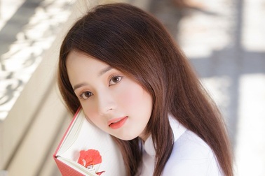 "Hot girl ảnh thẻ" Hương Lê diện áo dài trắng nhớ thuở học trò