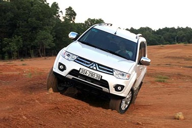 Mitsubishi Pajero Sport động cơ xăng 4x4 có đáng quan tâm?