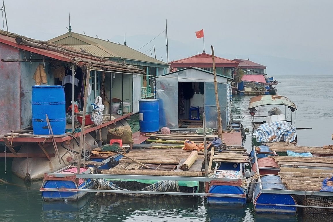 Chông chênh cuộc sống người làng chài trên sông Đà - 3 Chông chênh cuộc sống người làng chài trên sông Đà - 3