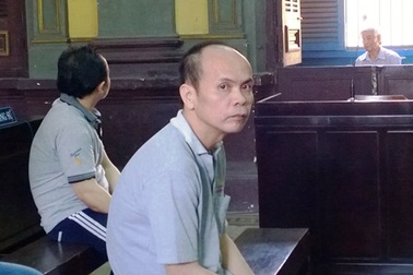 Lái xe quá tải bỏ chạy, chèn chết CSGT truy đuổi