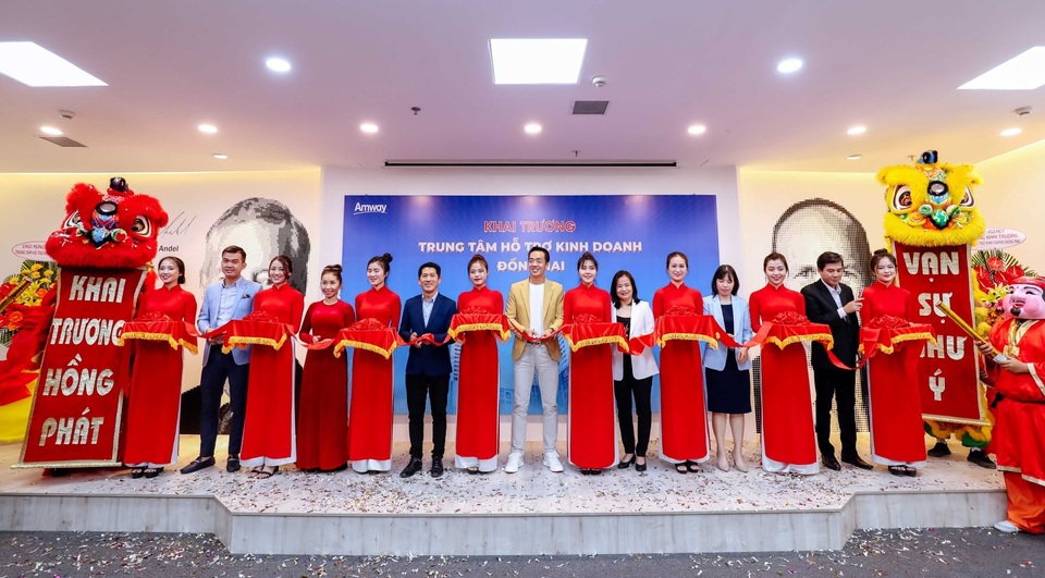 Amway Việt Nam được vinh danh là DN FDI 10 năm kinh doanh thành công liên tục ở Việt Nam - 2 Amway Việt Nam được vinh danh là DN FDI 10 năm kinh doanh thành công liên tục ở Việt Nam - 2