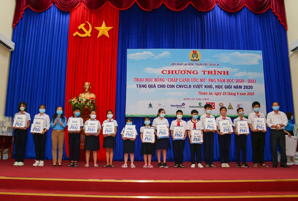 Hành trình 25 năm vì giá trị tốt đẹp cho cộng đồng - 1 Hành trình 25 năm vì giá trị tốt đẹp cho cộng đồng - 1