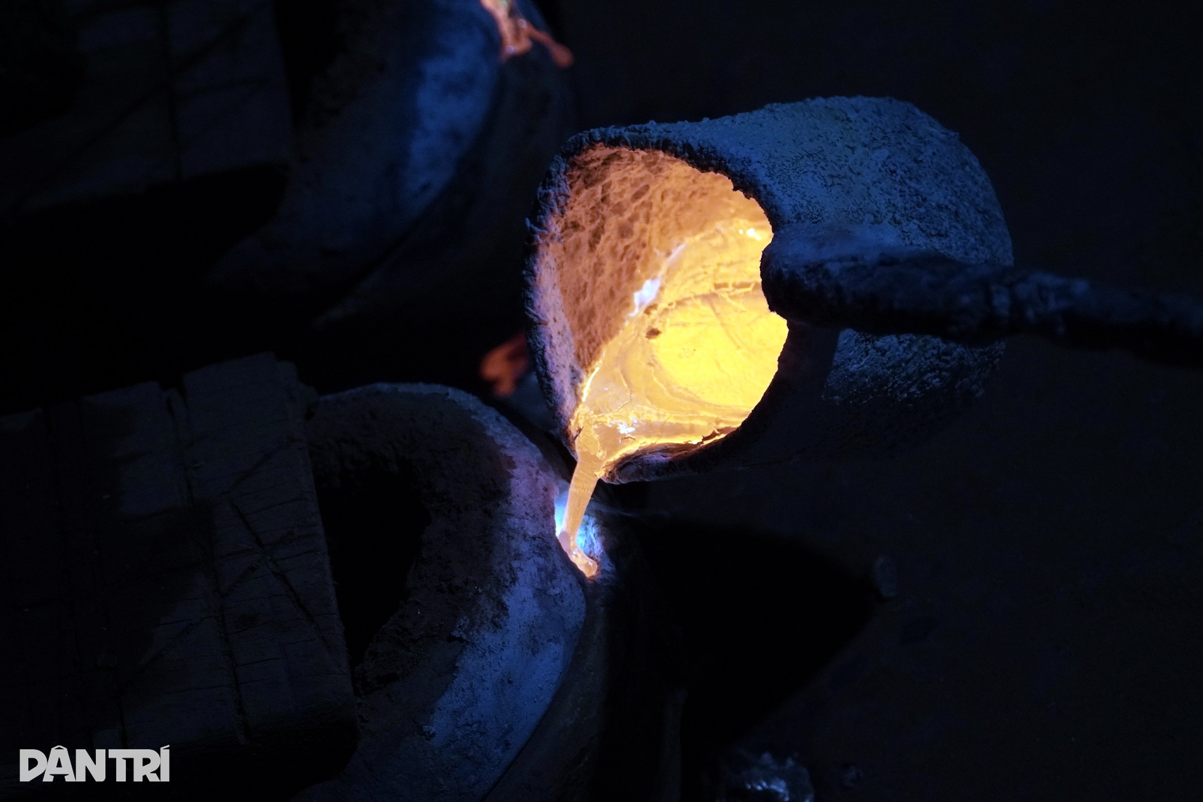 Praca całą noc, pocenie się i płacz, żeby zarobić 1 milion dongów - 6 Nghề thâu đêm đỏ lửa, đổ mồ hôi, sôi nước mắt kiếm 1 triệu đồng - 6