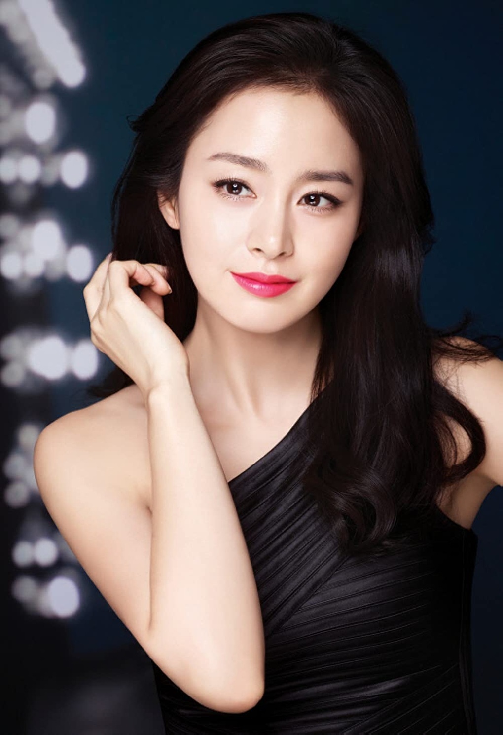 Biểu tượng nhan sắc Kim Tae Hee nói gì khi được hỏi về gương mặt khác lạ? - 3 Biểu tượng nhan sắc Kim Tae Hee nói gì khi được hỏi về gương mặt khác lạ? - 3