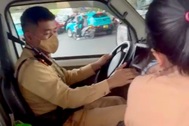 CSGT Hà Nội đưa cháu bé bị co giật tới Bệnh viện Bạch Mai cấp cứu