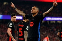 Siêu phẩm sút xa giúp Barcelona thắng Benfica trên sân khách