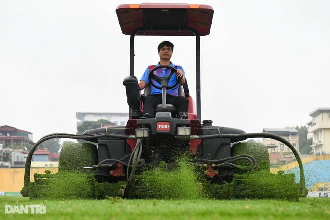 Sân Hàng Đẫy khử khuẩn, sẵn sàng đón 2000 khán giả - 16 Sân Hàng Đẫy khử khuẩn, sẵn sàng đón 2000 khán giả - 16