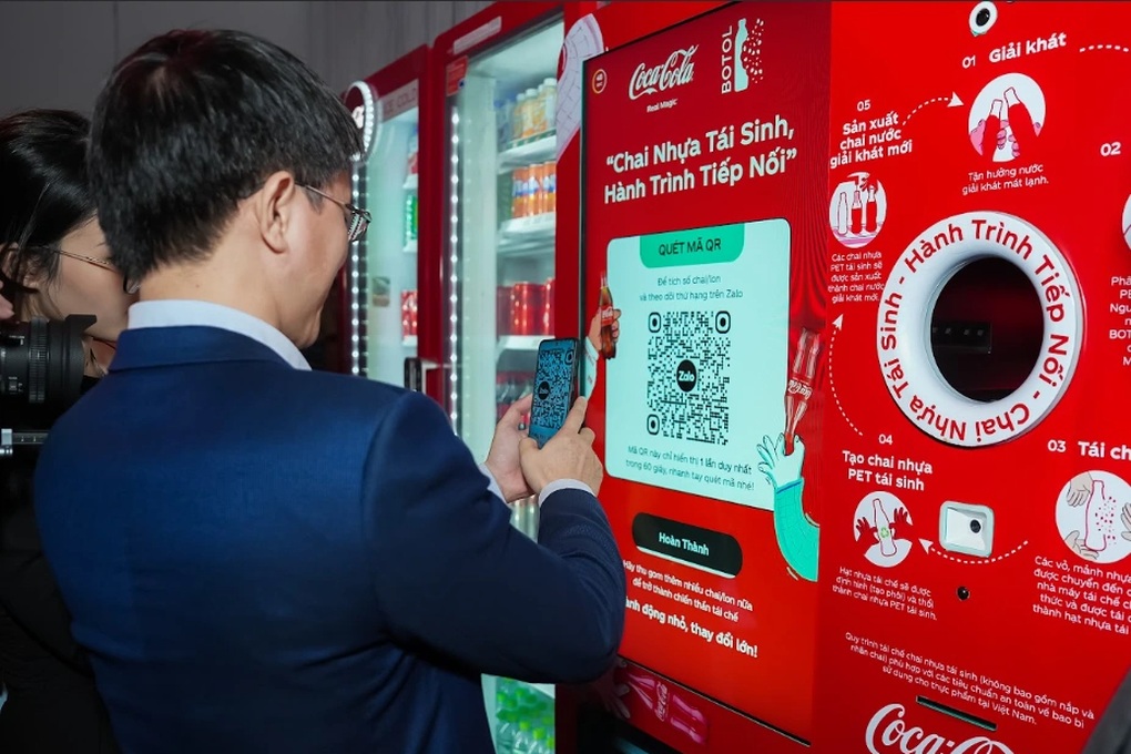 Coca-Cola giảm trung bình 2.000 tấn nhựa nguyên sinh hàng năm - 1 Coca-Cola giảm trung bình 2.000 tấn nhựa nguyên sinh hàng năm - 1