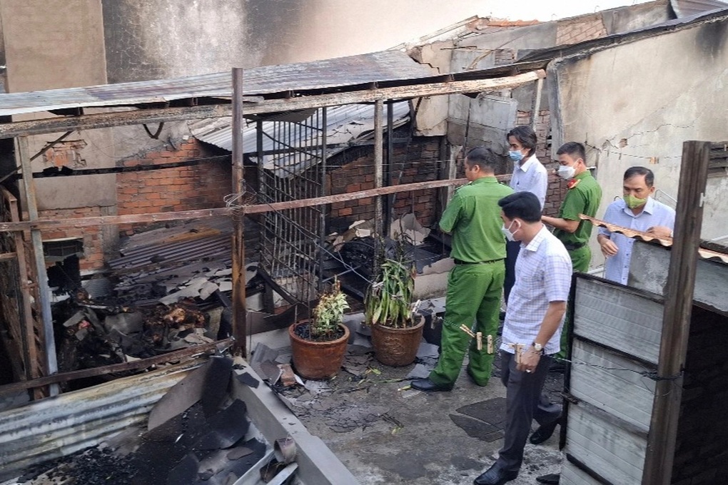 Cháy nhà 4 người chết ở Tiền Giang: Hẻm nhỏ 1m, xe chữa cháy khó tiếp cận - 2