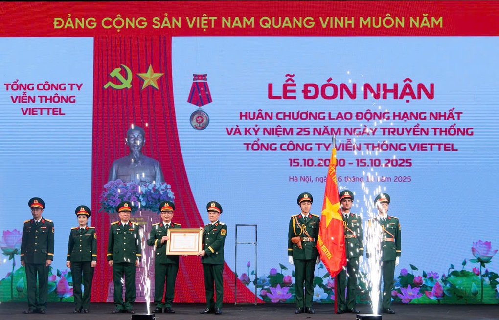 Viettel Telecom đón nhận Huân chương Lao động hạng Nhất - 1 Viettel Telecom đón nhận Huân chương Lao động hạng Nhất - 1