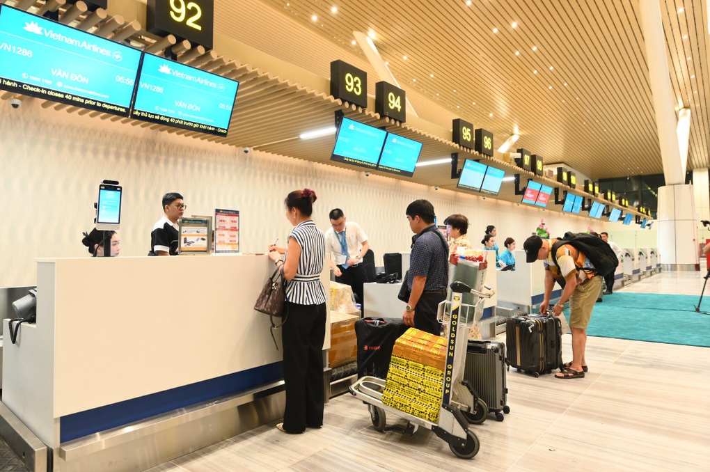 Nhà ga T3 sân bay Tân Sơn Nhất đón chuyến bay đầu tiên - 1 Nhà ga T3 sân bay Tân Sơn Nhất đón chuyến bay đầu tiên - 1