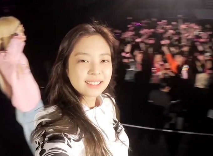 Nữ thần mặt mộc gọi tên Jennie (BLACKPINK): Dạo gần đây rất tự tin không son phấn, từ ngoài đời cho tới lên sân khấu đều quá đỉnh - Ảnh 6. Nữ thần mặt mộc gọi tên Jennie (BLACKPINK): Dạo gần đây rất tự tin không son phấn, từ ngoài đời cho tới lên sân khấu đều quá đỉnh - Ảnh 6.