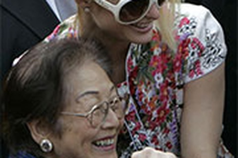 Paris Hilton “đại náo” Thượng Hải